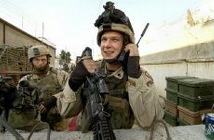 Det danske firma Thrane og Thrane har indgået kontrakt med de amerikanske myndigheder om satellittelefoner, men aftalen er sket uden den påkrævede licitation. Billedet er fra Irak -Foto: AP 