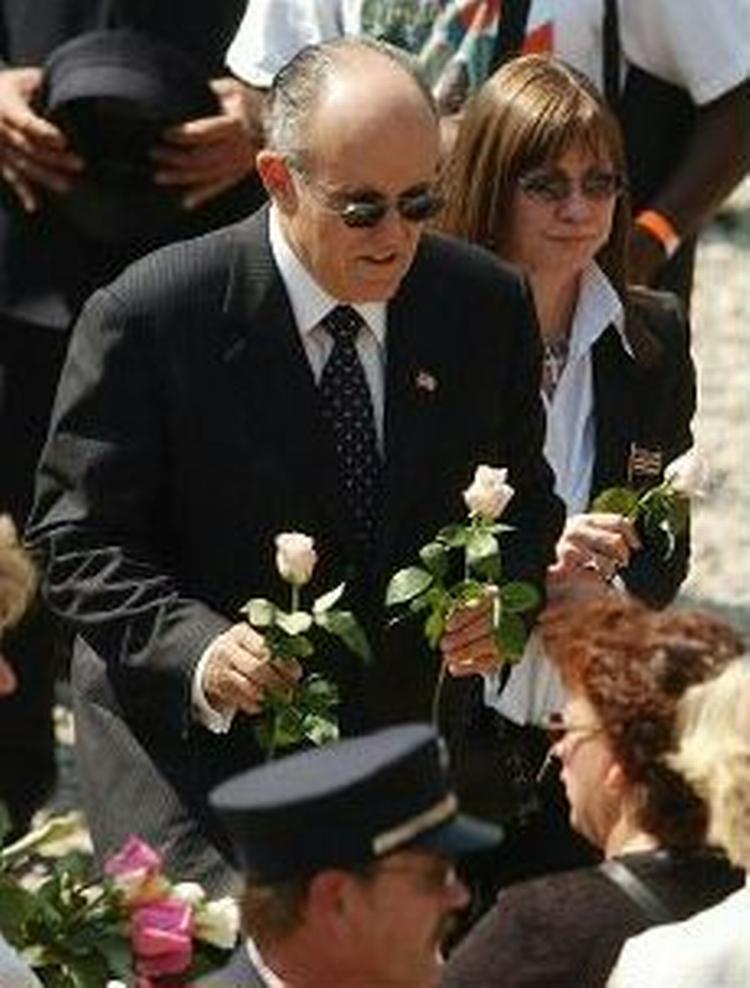 New Yorks tidligere borgmester Rudolph Giuliani kommer til Danmark for at takke brandfolk for hjælpen omkring terrorangrebet på storbyen. Her ses han ved en tidligere mindehøjtidelighed. - Arkivfoto: AP 