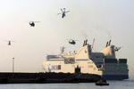 Fem Puma-helikoptere fløj over en kapret færge, mens franske elitesoldater blev firet ned og stormede båden - Foto: AP 