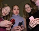 Den nyeste mobiltelefon er lykken. - Arkivfoto: Mette Ragner 