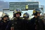 Sikkerhedsstyrker bevogter havnen i Ajaccio. - Foto: AP 