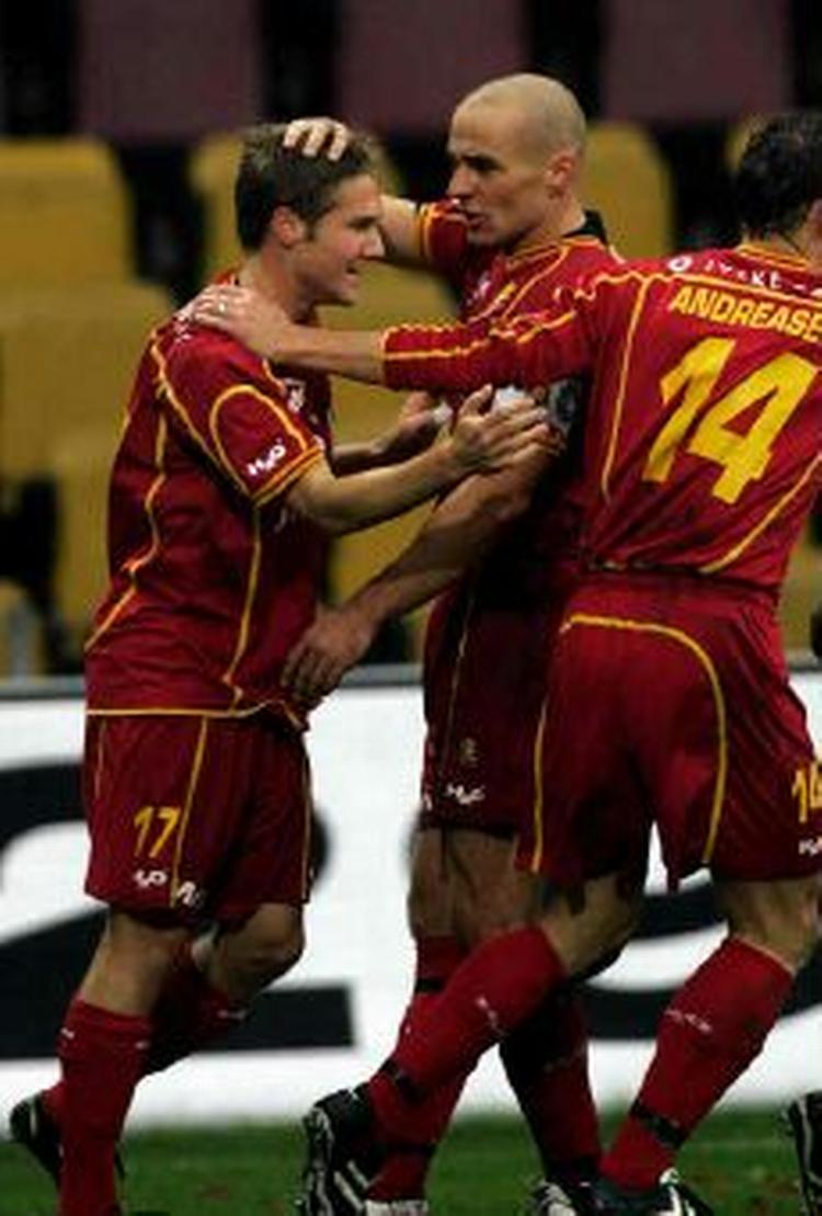 Tommy Olsen fik hjælp af Anders Due til FCN´s første scoring. - Foto: Finn Frandsen 