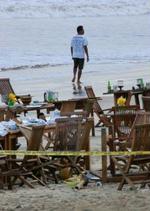 Stranden i Jimbaran, hvor to selvmordsbombemænd udløste deres sprængladninger, er ikke noget 'dansker-område' på Bali. - Foto: AP 