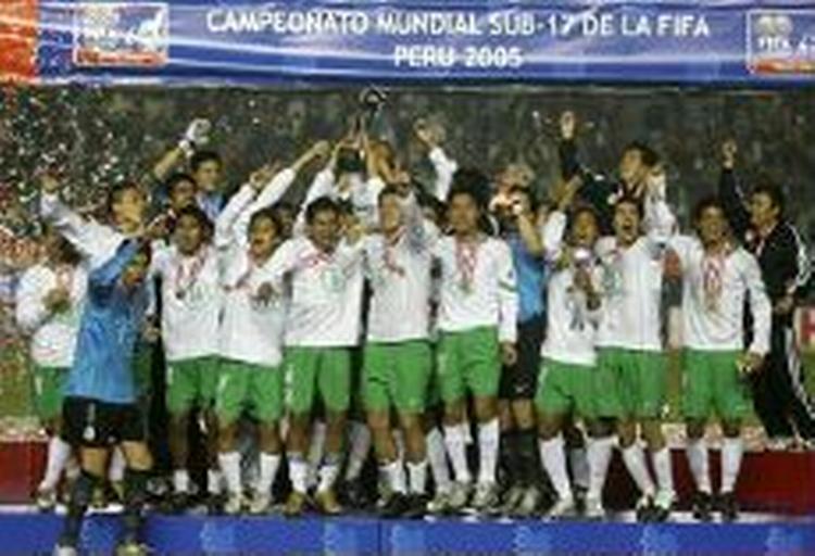 En flok glade mexicanere fejrer VM-triumfen. - Foto: AP. 