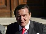 Gerhard Schröder siger nu, at det er op til partiet at afgøre om han skal gå efter kanslerposten. - Foto: AP 