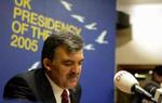Tyrkernes udenrigsminister Abdullah Gul vil ikke lade EU vide om han har tænkt sig at dukke op til optagelsesforhandlingerne i Luxembourg - Foto: AP 