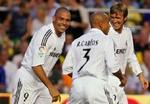 Ronaldo, Carlos og Beckham sælger mange trøjer. - Arkivfoto: AP. 