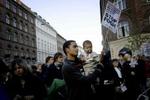 150 mennesker demontrerer imod iraners udvisning - Foto: Miriam Dalsgaard 