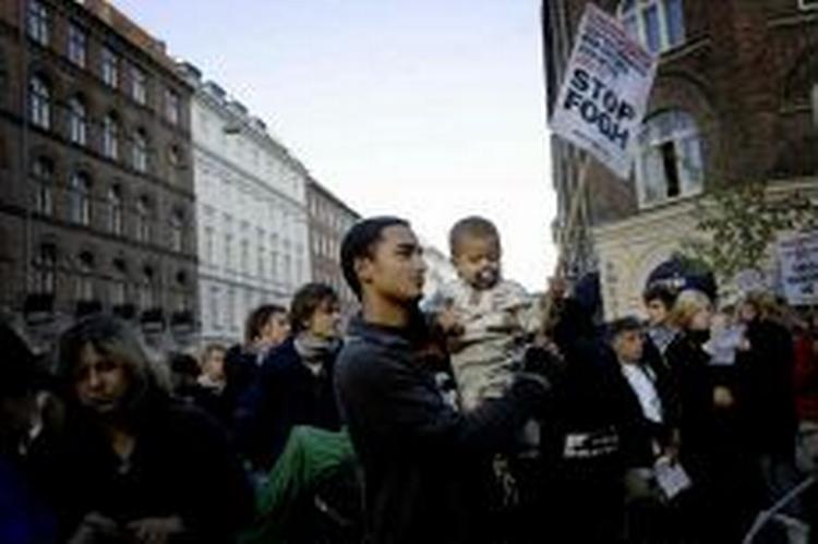 150 mennesker demontrerer imod iraners udvisning - Foto: Miriam Dalsgaard 