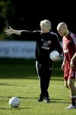 Morten Olsen under gårsdagens træning i Vedbæk. - Foto: Thomas Borberg. 