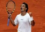 Mariano Puerta jubler efter sejr i kvartfinalen under årets franske mesterskaber i Paris. - Arkivfoto: AP 