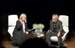Da Ulla Terkelsen i går under bogfesten i Århus interviewede Jørgen Leth om hans omdiskuterede selvbiografi, lykkedes det hende at gennemføre samtalen uden at nævne debatten med et ord.   Foto: Jonna Fuglsang Keldsen 