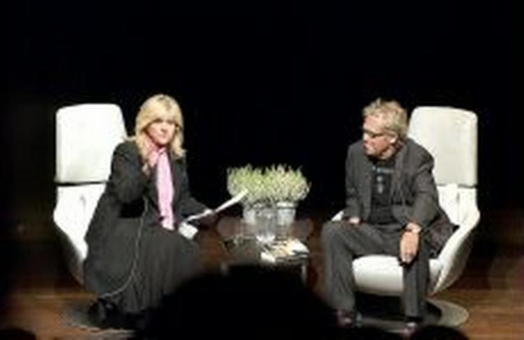 Da Ulla Terkelsen i går under bogfesten i Århus interviewede Jørgen Leth om hans omdiskuterede selvbiografi, lykkedes det hende at gennemføre samtalen uden at nævne debatten med et ord.   Foto: Jonna Fuglsang Keldsen 