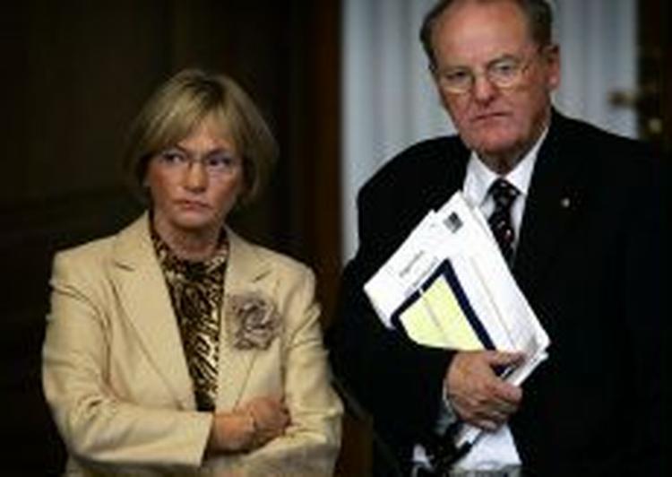 DF's Pia Kjærsgaard og Poul Nødgaard under åbningsdebatten. - Foto: Jens Dresling 