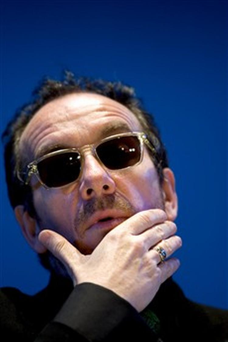 22 album efter debuten er Elvis Costello nået dertil, hvor musikdramatikken og operaen kalder på den gamle eks-punker. - Foto: Klaus Holsting 
