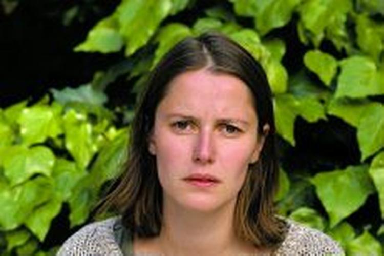HELT ÆRLIGT. Céline Curiol om at få anmeldt sin bog: »Hvis en anmelder ikke kan lide den, er det det samme, som hvis han ikke kunne lide mine indvolde. Det kan jeg jo ikke gøre noget ved!«.   Foto: Mathieu Bourgois 