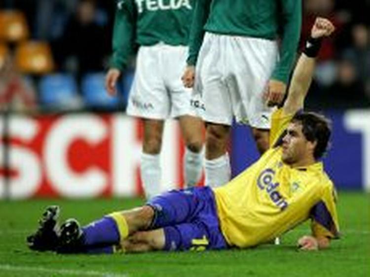 Wigan jagter Johan Elmander. - Arkivfoto: Jens Dresling 