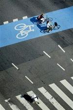 Et af de kvindelige cyklisters problemer er, at de stoler for meget på deres medtrafikanter.   Foto Thomas Borberg 