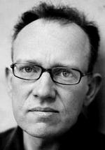 EKSTREMER. Det overordnede tema i James Meeks bog, fortæller han i dette interview, er konflikterne mellem de ofre, man yder for et ideal, og så de ofre, man yder for de mennesker, man elsker.   Foto: Sarah Lee 