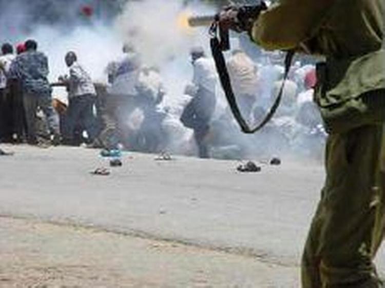18 mennesker er belvet såret under nye politiske uroligheder på Zanzibar - Foto: AP 