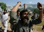 Mange af de overlevende efter katastrofen i Kashmir retter nu deres vrede mod myndighederne. - Foto: AP 