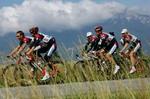 Team CSC-ryttere samlet under årets Tour de France. - Arkivfoto: AP 