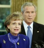 George W. Bush og Harriet Miers har aldrig haft problemer med at rose hinanden. Nu har Bush indstillet hende til at tage plads i USA´s Højesteret. - Foto AP 