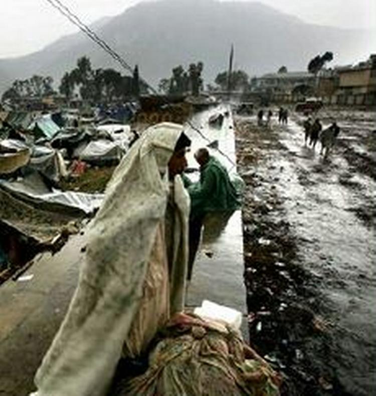 Vinteren er begyndt at krybe ned fra bjergene i Pakistan. Allerede nu når temperaturen under frysepunktet om natten. - Foto: AP 