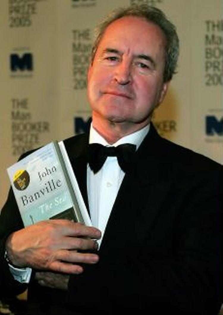 Med Bookerprisen, der blev indstiftet i 1969, følger en check på 50.000 pund. John Banville er den første irske vinder siden Roddy Doyle, der fik prisen i 1993.   Foto: Kirsty Wigglesworth/AP 