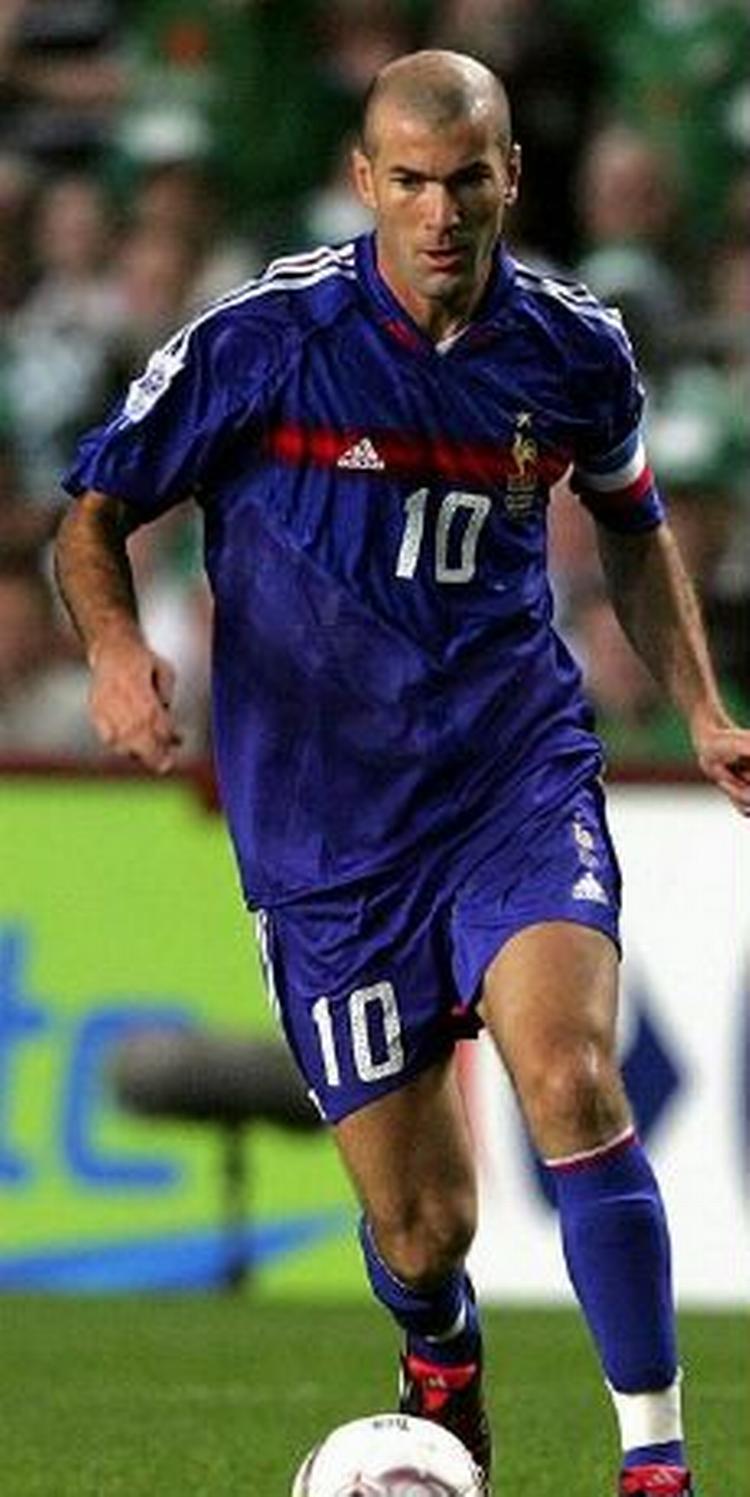 Zinedine Zidane og Frankrig skal vinde i aften mod Cypern - og gerne med fire flere overskydende mål end Schweiz. - Arkivfoto: AP. 