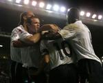 Engelsk jubel efter Michael Owens (10) mål til 1-0. - Foto: AP 