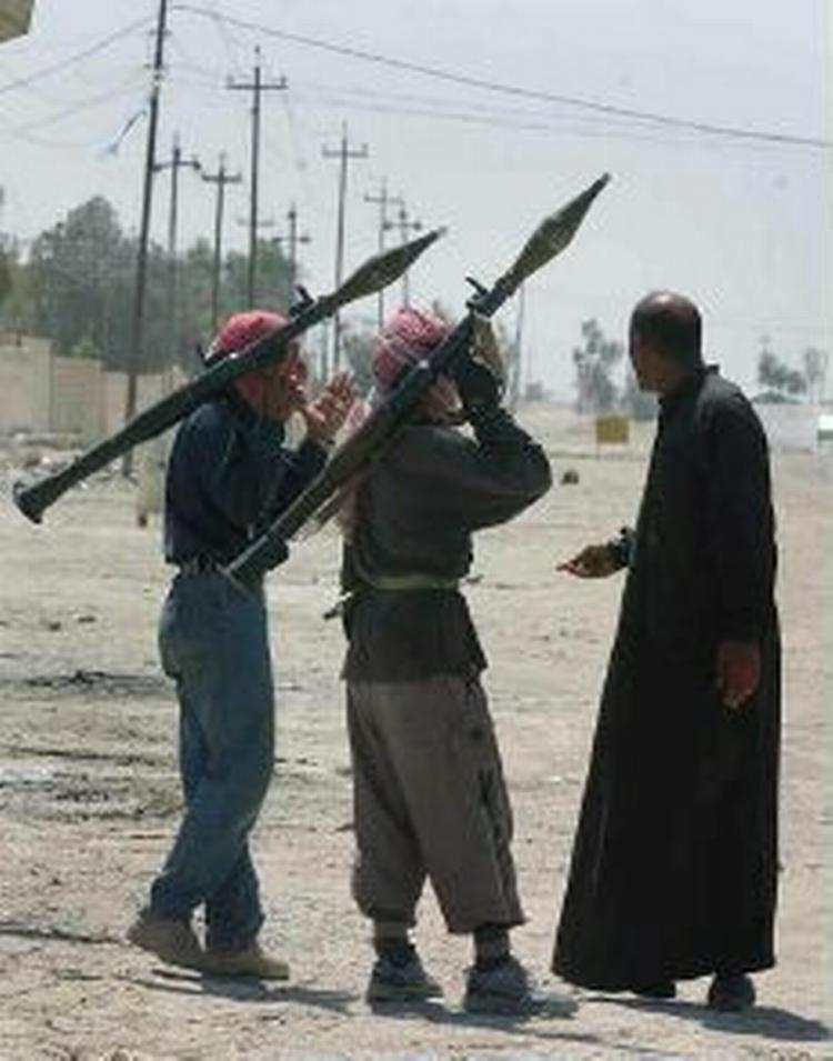 Sunnimuslimske oprørere i den irakiske by Fallujah. - Arkivfoto: AP 