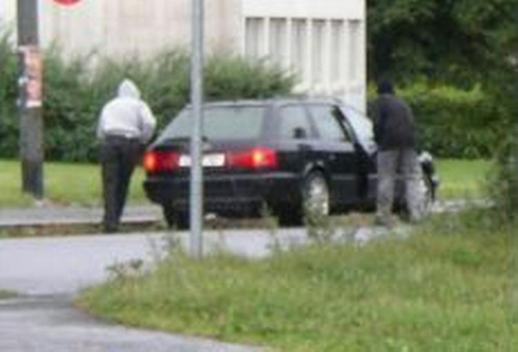 To bevæbnede røvere af de uerstattelige Munch-malerier 'Skriget' og 'Madonna' blev filmet under tyveriet ved højlys dag 22. august 2004. Malerierne er stadig ikke fundet, men fire personer er anholdt. - Arkivfoto: AP 