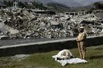 De mange kriser i 2005 har skabt et ekstra pres på internationale hjælpeorganisationer. Her foto fra Balakot i Pakistan. - Foto. Jacob Ehrbahn 