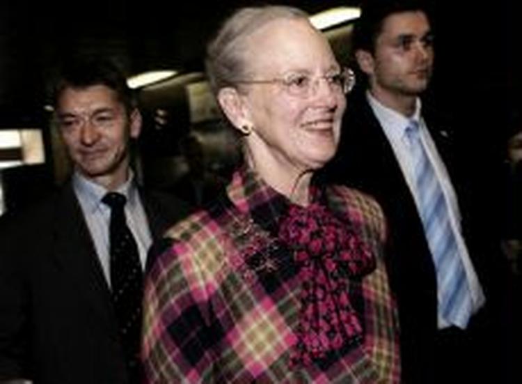 Dronning Margrethe forlod Rigshospitalet efter lidt over en times besøg. - Foto: Thomas Borberg 