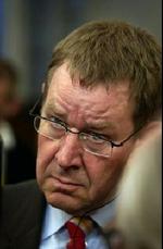 Poul Nyrup Rasmussen, formand for Europas socialdemokrater, vil ikke lade EU's kommissionsformand Jose Manuel Barroso slippe afsted med 'århundredets tilbagetog' i sag om overenskomster. - Arkivfoto: Jens Dresling 