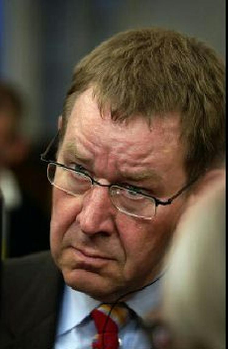 Poul Nyrup Rasmussen, formand for Europas socialdemokrater, vil ikke lade EU's kommissionsformand Jose Manuel Barroso slippe afsted med 'århundredets tilbagetog' i sag om overenskomster. - Arkivfoto: Jens Dresling 