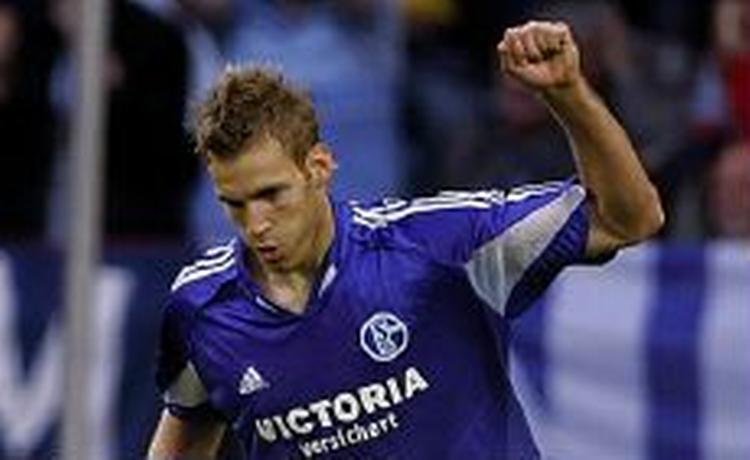 Søren Larsen scorede i weekenden. I aften håber Schalke , at han gør det igen. - Foto: AP 