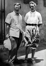 FORFÆRDENDE. Jean-Paul Sartre og Simone de Beauvoirs adopterede døtre var oppe at toppes, juridisk, om, hvilke detaljer om det berømte par, der skulle med i en ny bog.   Arkivfoto fra 1950: Polfoto 