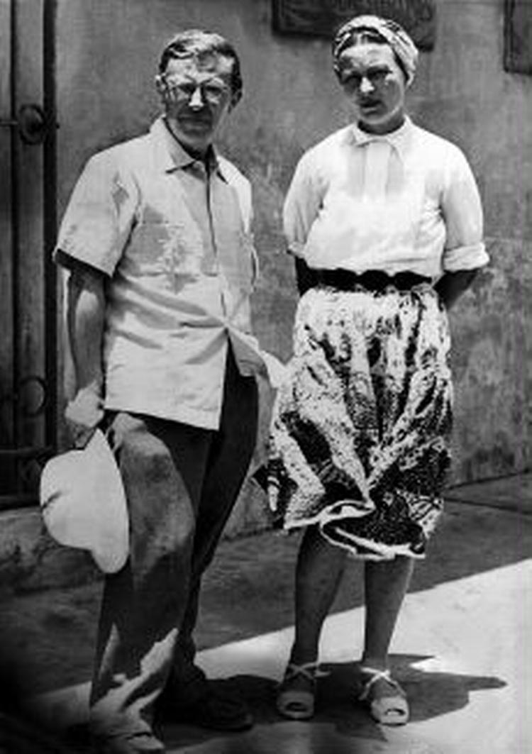 FORFÆRDENDE. Jean-Paul Sartre og Simone de Beauvoirs adopterede døtre var oppe at toppes, juridisk, om, hvilke detaljer om det berømte par, der skulle med i en ny bog.   Arkivfoto fra 1950: Polfoto 