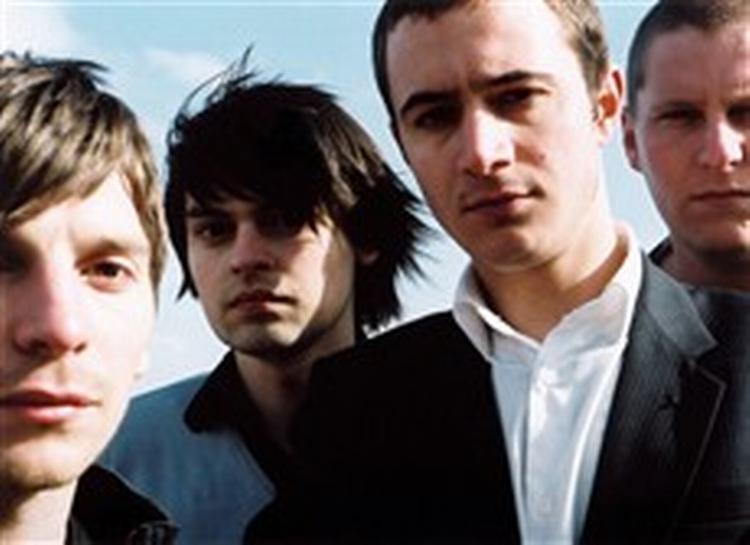En gennemgående mørk tone i musikken har fået anmeldere til at pege på Joy Division som en af Editors' åbenlyse inspirationskilder. Og det kan godt trætte bandet en smule. - Pressefoto 