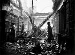 BOGRUIN. Dette billede blev taget i dag for 65 år siden i London. Siden er mange andre biblioteker blevet ødelagt af krig rundt omkring i verden.   Foto: Central Press 