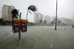 Den amerikanske regering vil ikke risikere at være så dårligt forberedt som under Katrina. Overlevelsesudstyr er sendt til Florida - Foto: AP 