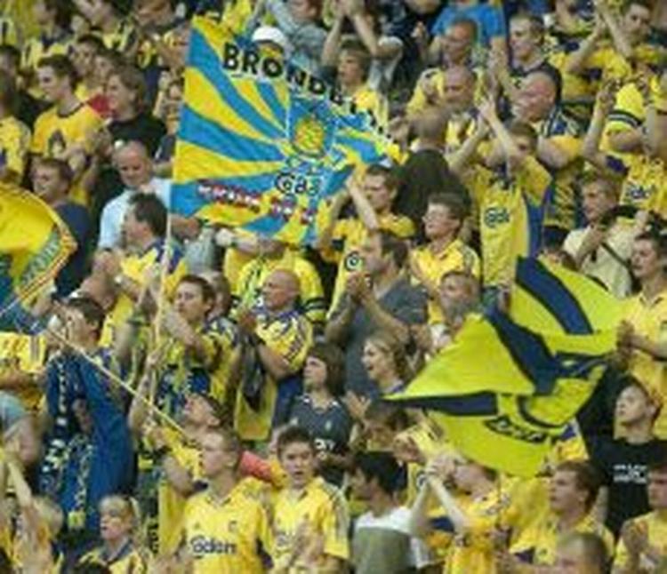 Brøndby-fans på 'Faxe Tribunen' på Brøndby Stadion. - Arkivfoto: Nicolai Svane 