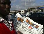 Nyheden om flystyrtet modtages med sorg i lufthavnen i Abuja, der var flyets bestemmelsessted. - Foto: AP 