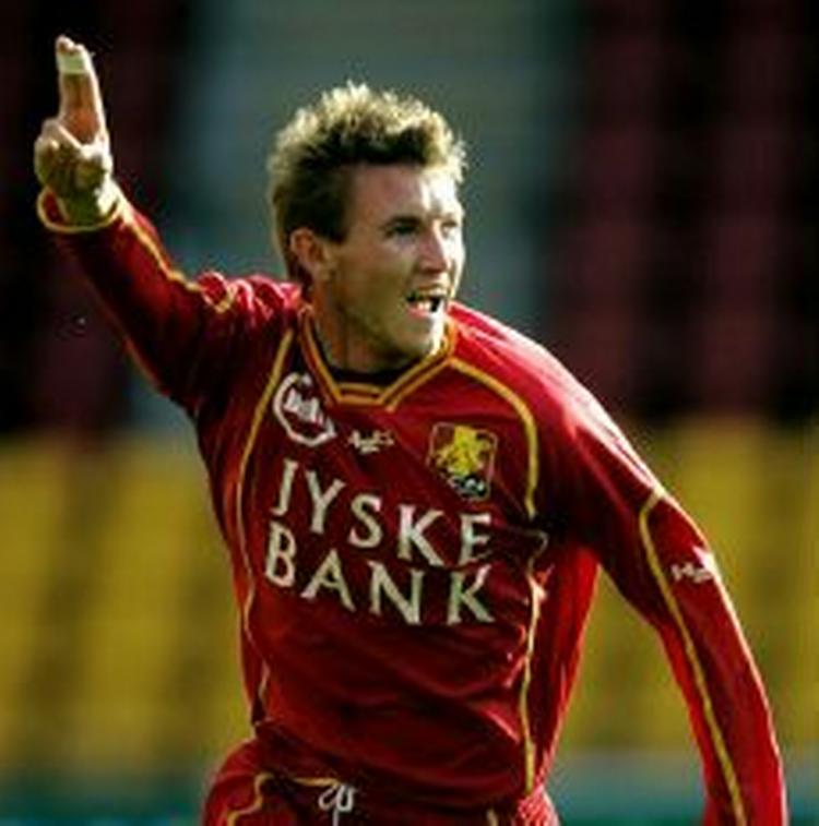 FCN's Mads Junker jubler efter en af sine scoringer. - Foto: Jens Dresling 