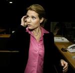 Helle Thorning-Schmidt tager en pause i TV-byen mellem de mange interview. Tilbage fra sin ferie blev hun straks hovedperson i alle nyhedsudsendelser.   Foto: Martin Bubandt Jensen 