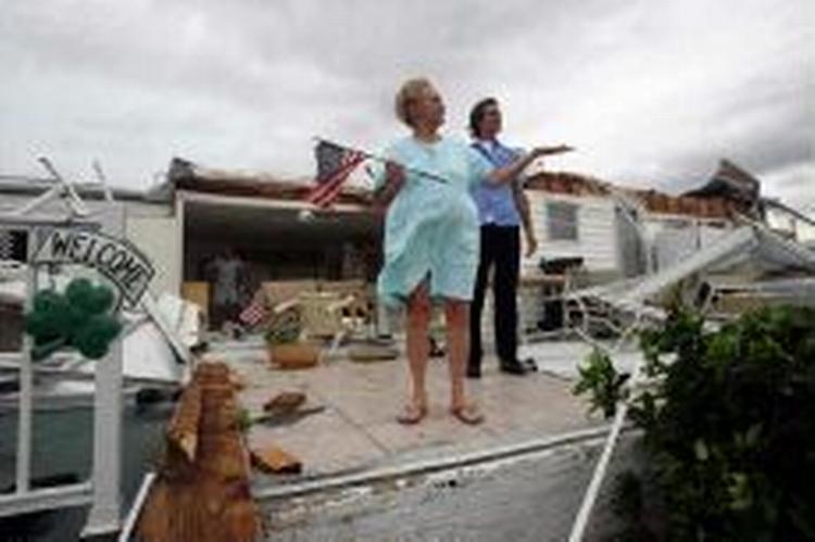 Nu er det blevet tid til at rydde op efter orkanen Wilma i Florida. - Foto: AP 