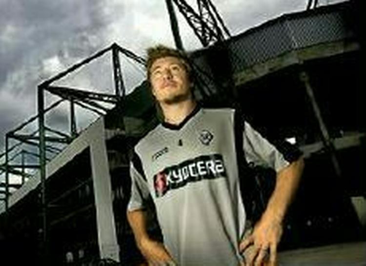 Thomas Helveg fotograferet foran Borussia Park af Thomas Wilmann. 