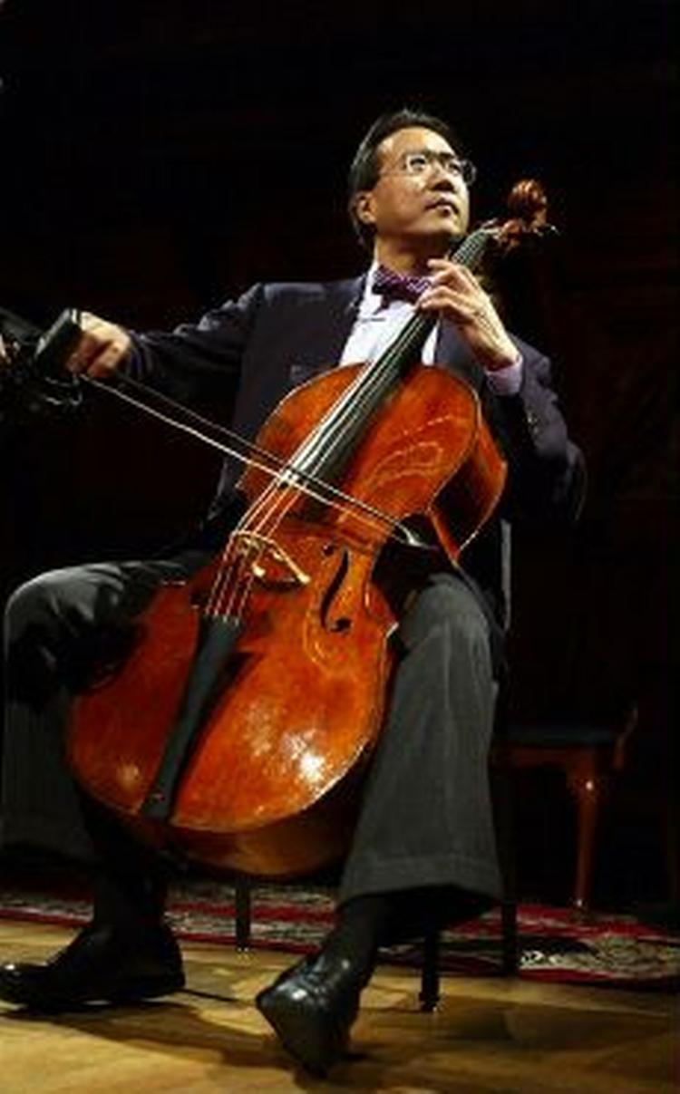 Cellisten Yo-Yo Ma koncenteret under en koncert. - Arkivfoto: AP 